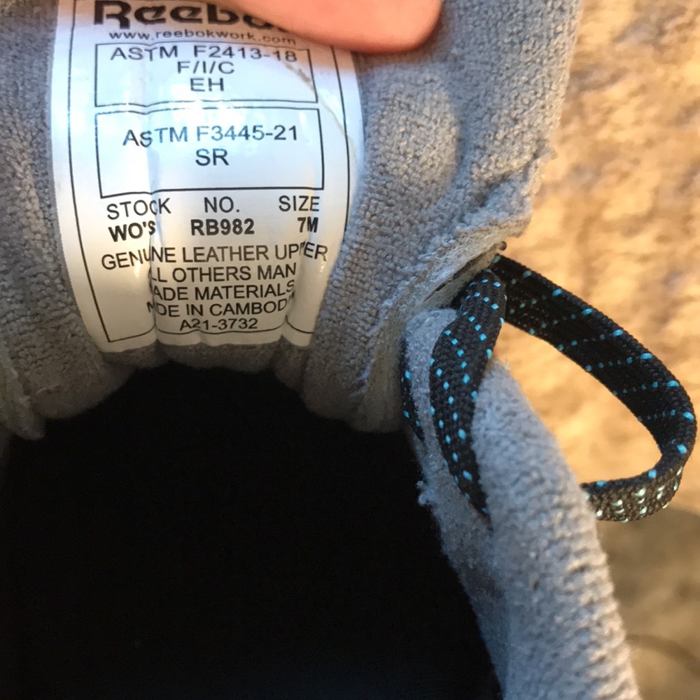 NIB Reebok safety sneakers - Picture 6 of 11
